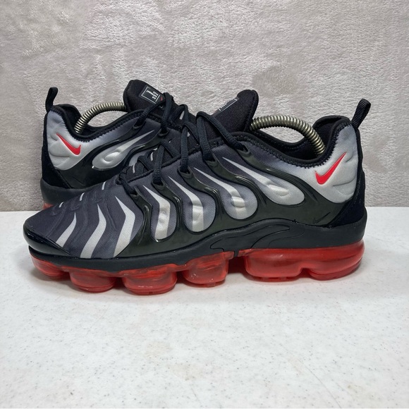 Nike Air Vapormax Plus Black Red Men's Shoes Running Sz 9.5 924453-319
